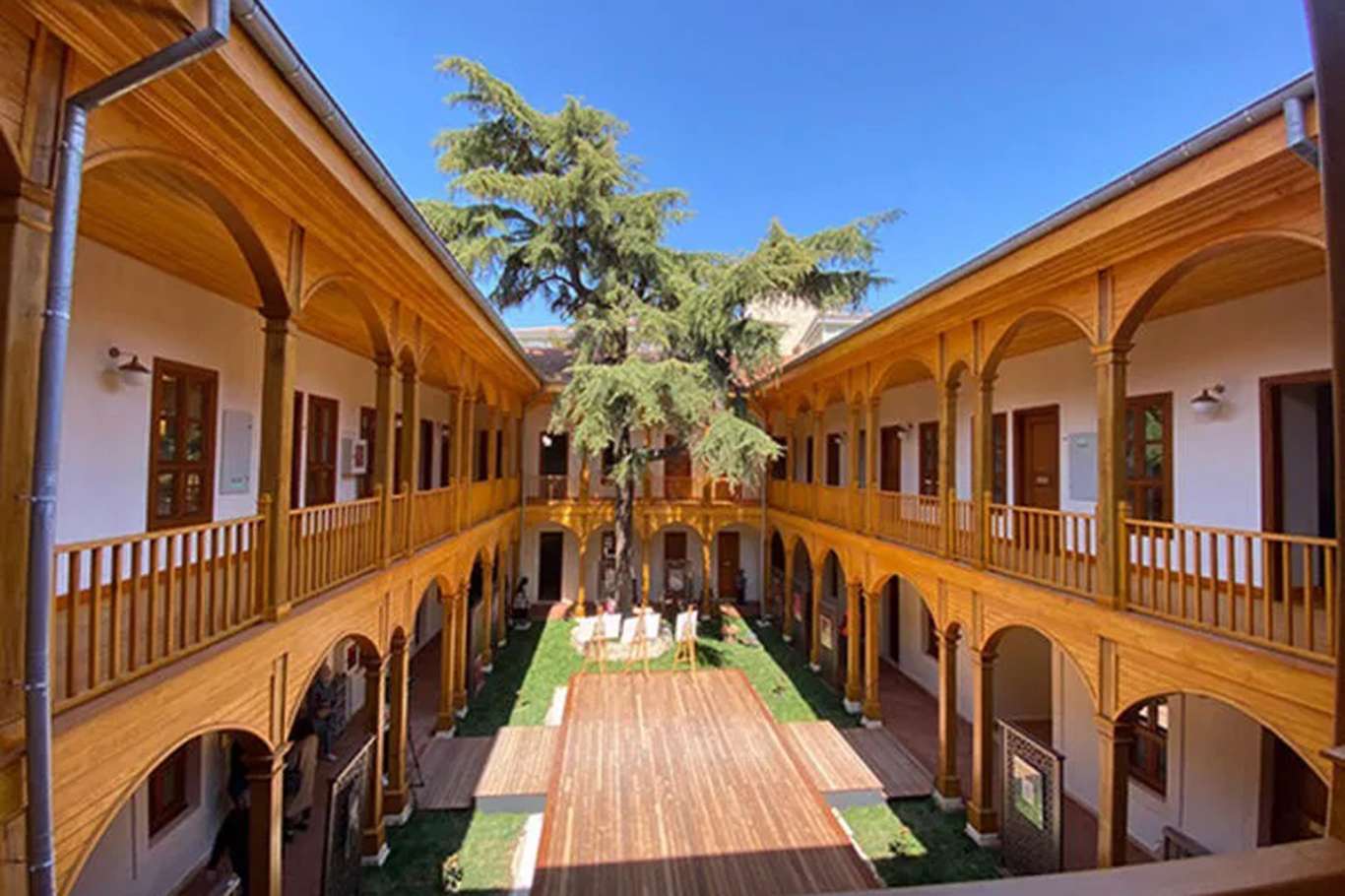 Ayasofya Fatih Medresesi 86 yıl aradan sonra açılıyor Ayasofya Fatih Medresesi 86 yıl aradan sonra açılıyor